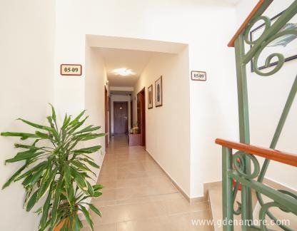 Apartmani Krapina Lux, , privat innkvartering i sted Budva, Montenegro - ulaz